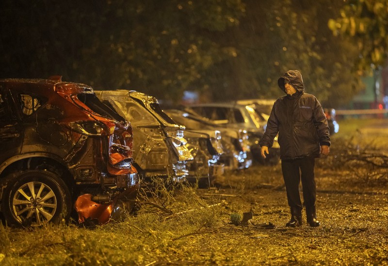 Suasana usai serangan rudal Rusia di Kyiv, Ukraina, Kamis (24/9/2026). (REUTERS/Gleb Garanich)