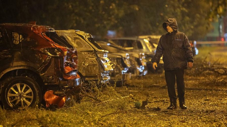 Suasana usai serangan rudal Rusia di Kyiv, Ukraina, Kamis (24/9/2026). (REUTERS/Gleb Garanich)
