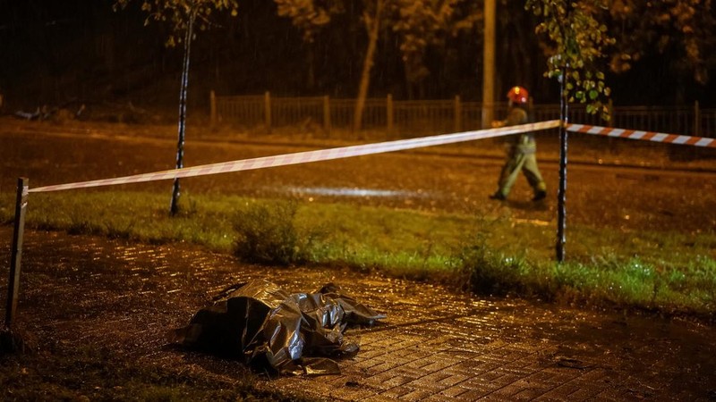 Suasana usai serangan rudal Rusia di Kyiv, Ukraina, Kamis (24/9/2026). (REUTERS/Gleb Garanich)