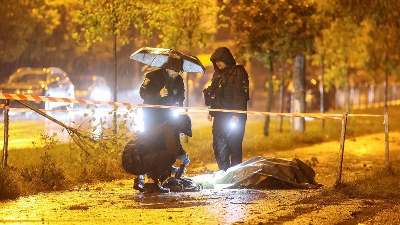 Suasana usai serangan rudal Rusia di Kyiv, Ukraina, Kamis (24/9/2026). (REUTERS/Gleb Garanich)