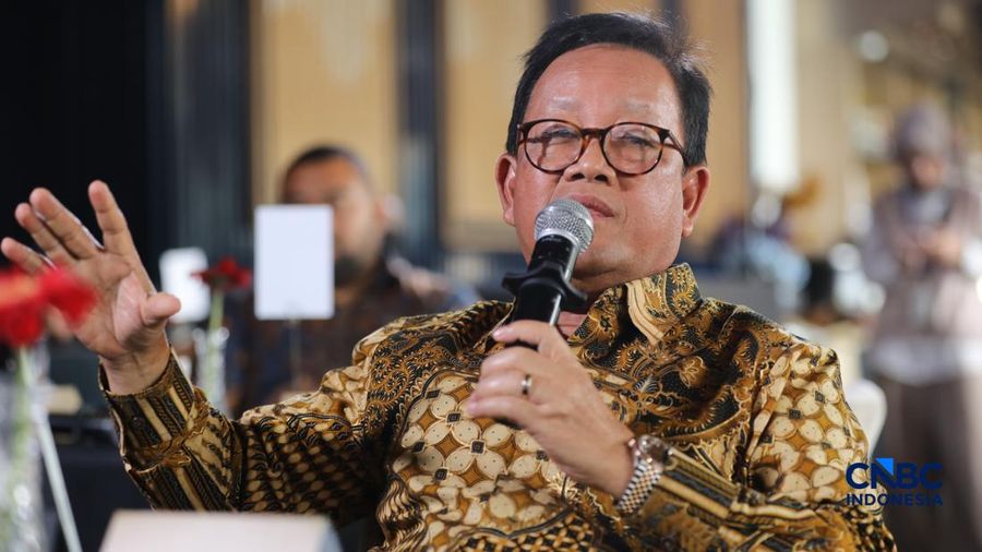 Direktur Jenderal Minyak dan Gas Bumi Kementerian ESDM RI, Laode Sulaeman menyampaikan paparan dalam acara Coffe Morning di Parle, Senayan, Jakarta, Kamis (24/9/2026). (CNBC Indonesia/Tri Susilo)
