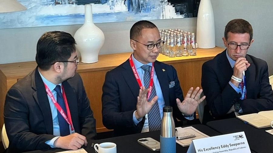 Wakil Ketua MPR RI dari Fraksi PAN Eddy Soeparno saat menjadi narasumber dalam rangkaian New York Climate Week 2026 pada sesi yang diselenggarakan Climate Group dan RE100 di The Glasshouse, New York, Amerika Serikat, Rabu (23/9/2026). (Dok. Tim Eddy