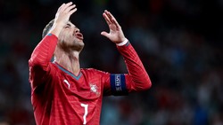 Video: Gol Ronaldo Dianulir, Haaland Brace, Debut Klopp dan Xavi Imbang