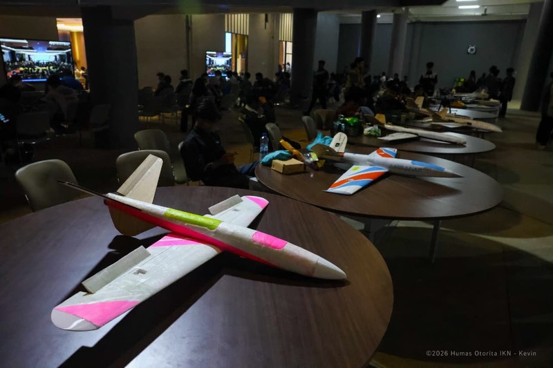 Ibu Kota Nusantara (IKN) menjadi arena bagi 94 tim mahasiswa dari 43 perguruan tinggi di Indonesia untuk menguji kemampuan dan inovasi teknologi wahana udara nirawak (Unmanned Aerial Vehicle/UAV) dalam Final Kontes Robot Terbang Indonesia (KRTI) 2026 yang berlangsung pada 21-25 September 2026. (Dok. Humas OIKN/Kevin)