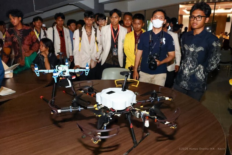 Ibu Kota Nusantara (IKN) menjadi arena bagi 94 tim mahasiswa dari 43 perguruan tinggi di Indonesia untuk menguji kemampuan dan inovasi teknologi wahana udara nirawak (Unmanned Aerial Vehicle/UAV) dalam Final Kontes Robot Terbang Indonesia (KRTI) 2026 yang berlangsung pada 21-25 September 2026. (Dok. Humas OIKN/Kevin)