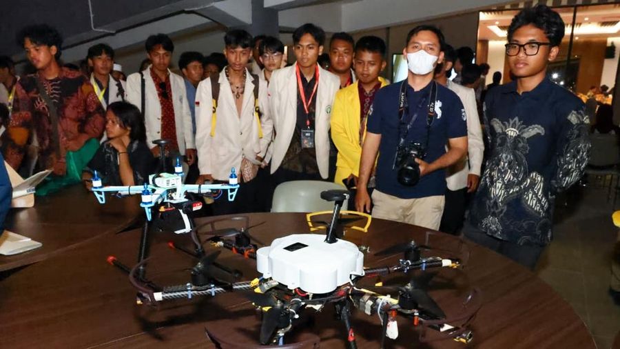 Ibu Kota Nusantara (IKN) menjadi arena bagi 94 tim mahasiswa dari 43 perguruan tinggi di Indonesia untuk menguji kemampuan dan inovasi teknologi wahana udara nirawak (Unmanned Aerial Vehicle/UAV) dalam Final Kontes Robot Terbang Indonesia (KRTI) 2026