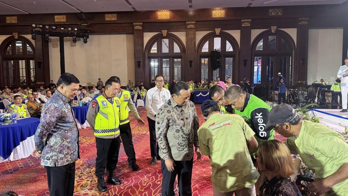 Kapolri Beri Tali Asih ke Anggota yang Gugur dan Ojol Saat HUT ke-71 Lalu Lintas — NadiKabar.com