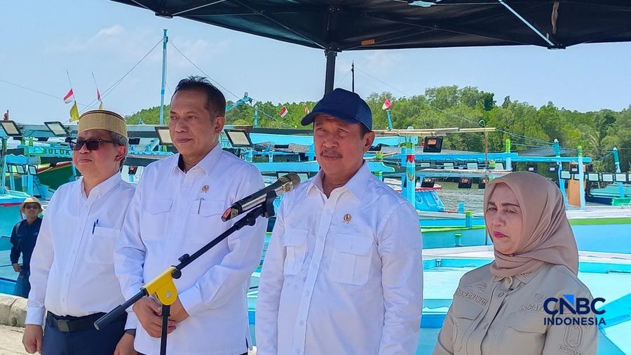 Menteri Kelautan dan Perikanan (MenKP) Sakti Wahyu Trenggono dalam Acara Sinergi Lintas Sektor: Tata Kelola dan Operasionalisasi KNMP, di KNMP Tongke-tongke, Kab. Sinjai, Sulawesi Selatan, Jumat (259/2026). (CNBC Indonesia/Martyasari Rizki)