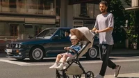 Stroller Lipat Satu Tangan yang Bisa Berdiri Sendiri, Sepraktis Itu untuk Traveling? 