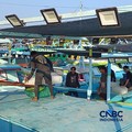 Nelayan dan para ABK kapal di KMNP Tongke-Tongke Sulawesi Selatan. (CNBC Indonesia/Martyasari Rizky)