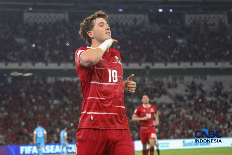 Pemain Timnas Indonesia Ole Romeny melakukan selebrasi usai mencetak gol laga melawan Timnas Singapura dalam FIFA ASEAN CUP 2026 di Stadion Utama Gelora Bung Karno (SUGBK), Senayan, Jakarta, Jumat (25/9/2026). (CNBC Indonesia/Faisal Rahman)