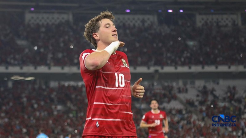 Pemain Timnas Indonesia Ole Romeny melakukan selebrasi usai mencetak gol laga melawan Timnas Singapura dalam FIFA ASEAN CUP 2026 di Stadion Utama Gelora Bung Karno (SUGBK), Senayan, Jakarta, Jumat (25/9/2026).