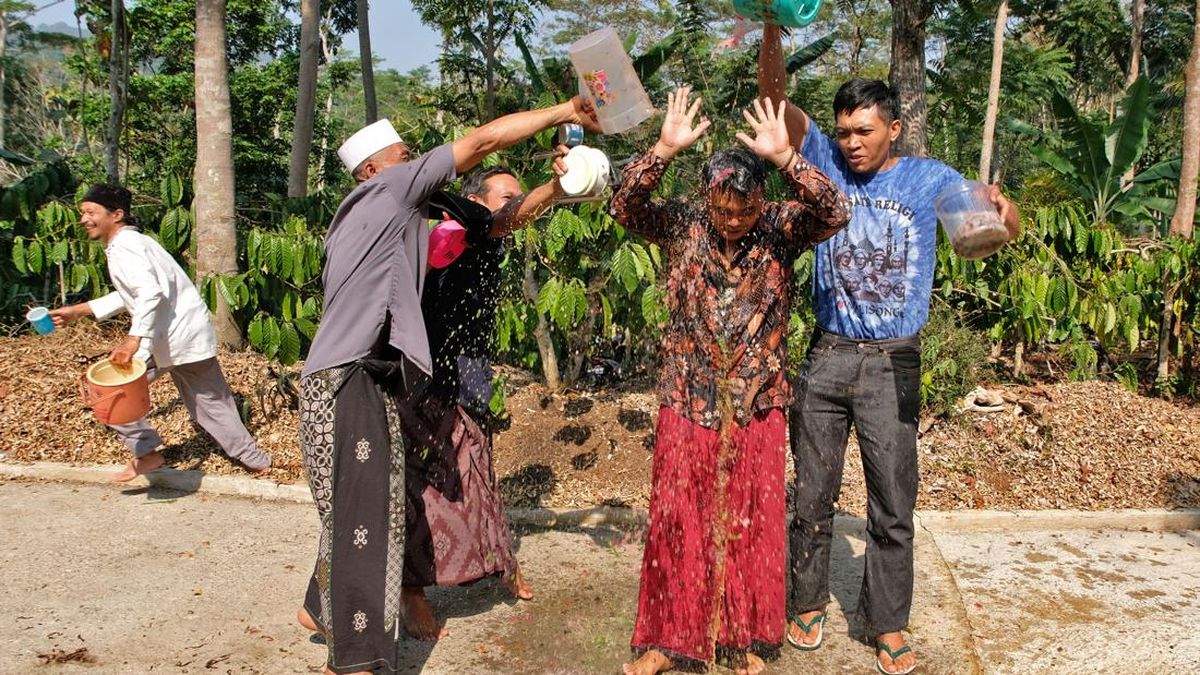Ilustrasi berita Nasional: Perang Dawet Cendol, Tradisi Warga Temanggung Memohon Hujan