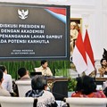 Presiden Prabowo Subianto mengundang dan berdiskusi langsung dengan sejumlah akademisi mengenai pengelolaan lahan gambut dan potensi kebakaran yang terjadi dari tahun ke tahun di Istana Merdeka, Jakarta, Kamis, 24 September 2026. (Instagram/Sekretari