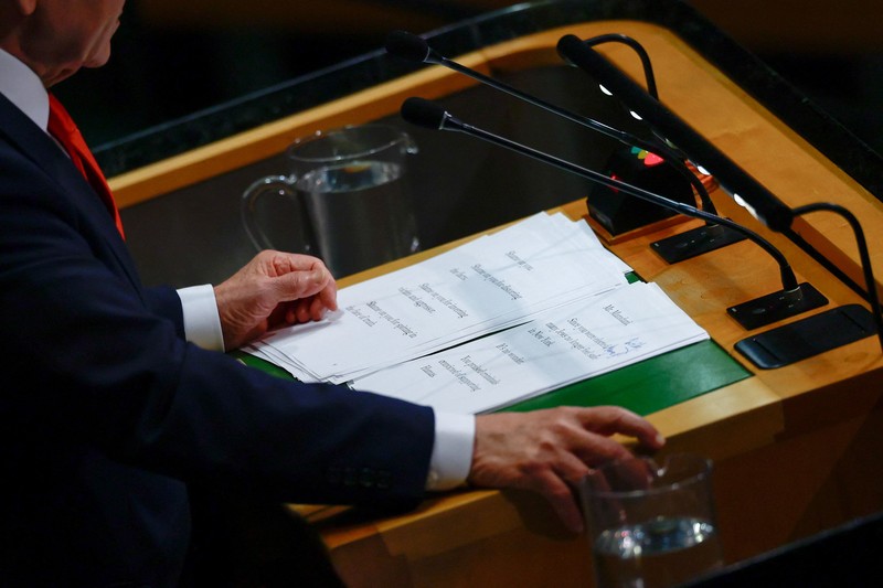 Israel's Prime Minister Benjamin Netanyahu waves to delegates walking out of the General Assembly hall after he arrived to address the 81st United Nations General Assembly (UNGA) at UN headquarters in New York City, US, September 24, 2026.   REUTERS/Mike Segar     TPX IMAGES OF THE DAY