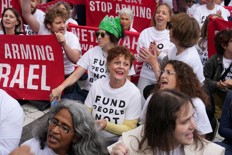 New York City Police Department (NYPD) officers detain US actress Susan Sarandon (C) and other pro-Palestinian demonstrators who were blocking First Avenue near the United Nations headquarters building, ahead of Israel's Prime Minister Benjamin Netanyahu's address to the 81st United Nations General Assembly in New York on September 24, 2026. (Photo by CHARLY TRIBALLEAU / AFP)