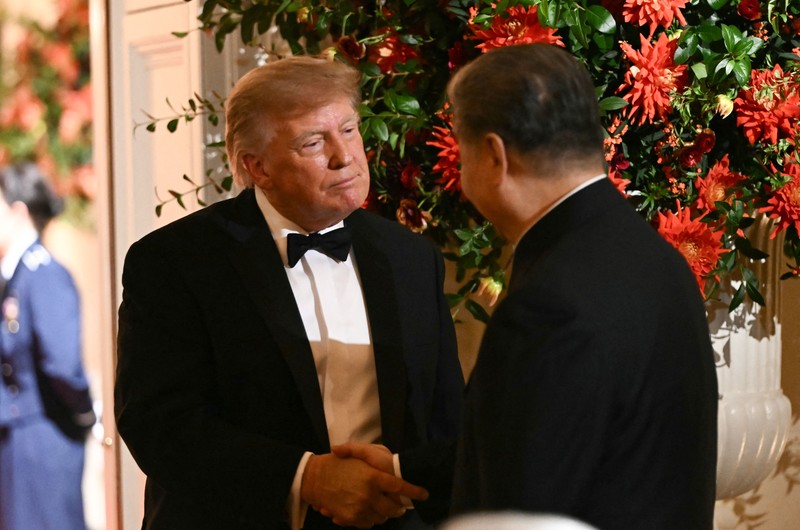 US President Donald Trump and first lady Melania Trump prepare to welcome Chinese President Xi Jinping and his wife, Peng Liyuan, at the North Portico of the White House for a state dinner in Washington, D.C., US, September 24, 2026. REUTERS/Kylie Cooper