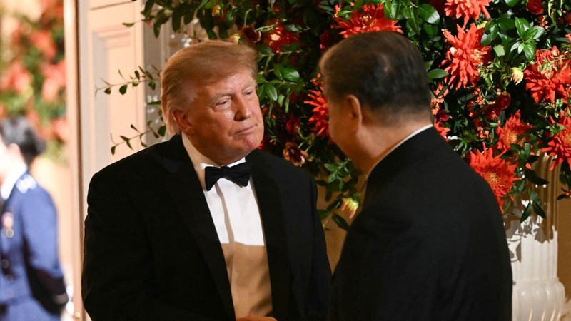 US President Donald Trump shakes hands with China's President Xi Jinping during a State Dinner at the White House in Washington, DC, on September 24, 2026. President Xi is on a State visit to the United States from September 23 to 25. (Photo by Brend