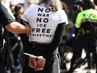 Actor Susan Sarandon is detained during a protest ahead of Israeli Prime Minister Benjamin Netanyahu's address to the United Nations 81st General Assembly in New York City, U.S., September 24, 2026. REUTERS/David 'Dee' Delgado     TPX IMAGES OF THE D