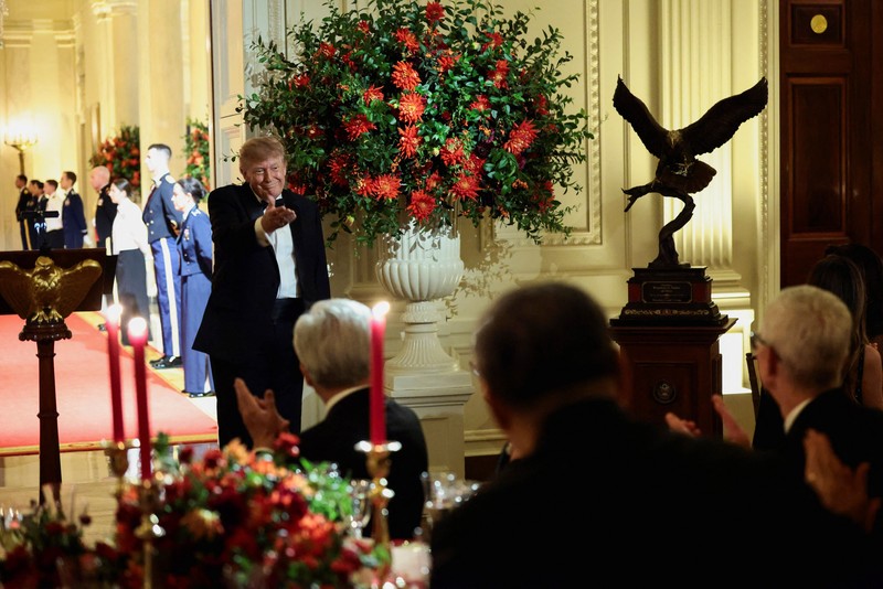 US President Donald Trump and first lady Melania Trump prepare to welcome Chinese President Xi Jinping and his wife, Peng Liyuan, at the North Portico of the White House for a state dinner in Washington, D.C., US, September 24, 2026. REUTERS/Kylie Cooper