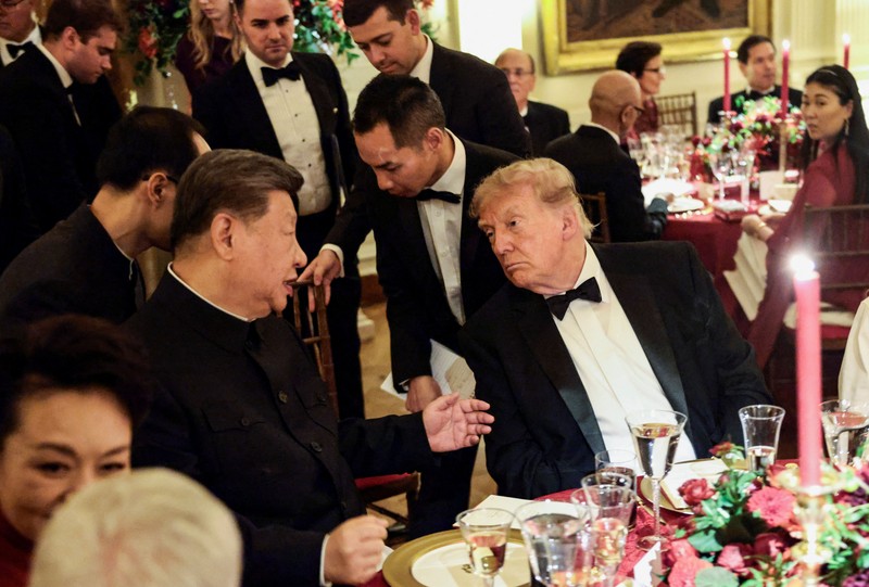 US President Donald Trump and first lady Melania Trump prepare to welcome Chinese President Xi Jinping and his wife, Peng Liyuan, at the North Portico of the White House for a state dinner in Washington, D.C., US, September 24, 2026. REUTERS/Kylie Cooper