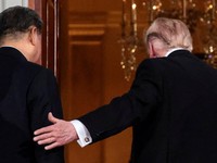 US President Donald Trump welcomes Chinese President Xi Jinping ahead of a state dinner in Washington, D.C., US, September 24, 2026. REUTERS/Evelyn Hockstein
