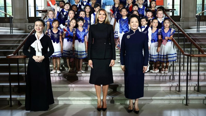 First lady of China Peng Liyuan and U.S. first lady Melania Trump pose for a photo with children during a visit to the Smithsonian's National Museum Of Asian Art from Director of the museum Chase Robinson in Washington, D.C., US, September 24, 2026.