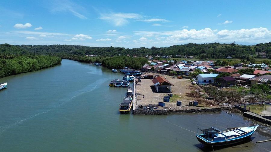 Wajah lama pesisir di Desa Tongke-tongke sebelum hadir KNMP. (Dok. Humas KKP)