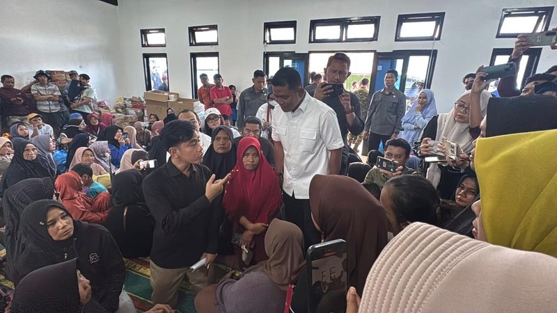 Wakil Presiden (Wapres) Gibran Rakabuming mengunjungi lokasi terdampak bencana di Solok, Sumatera Barat. (Dok Setwapres RI)