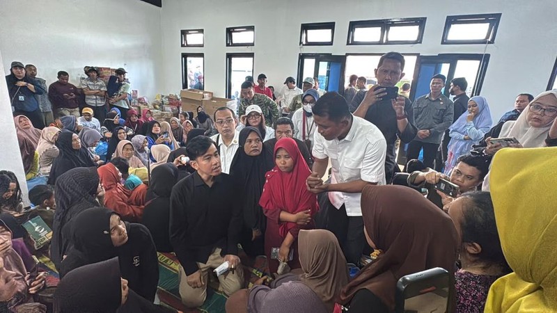 Wakil Presiden (Wapres) Gibran Rakabuming mengunjungi lokasi terdampak bencana di Solok, Sumatera Barat. (Dok Setwapres RI)
