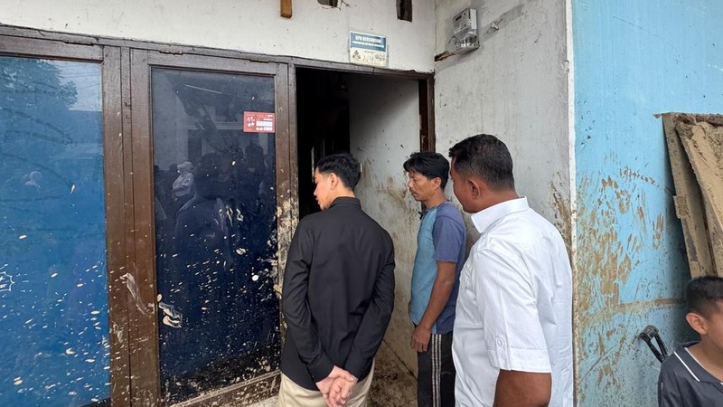 Wakil Presiden (Wapres) Gibran Rakabuming mengunjungi lokasi terdampak bencana di Solok, Sumatera Barat. (Dok Setwapres RI)