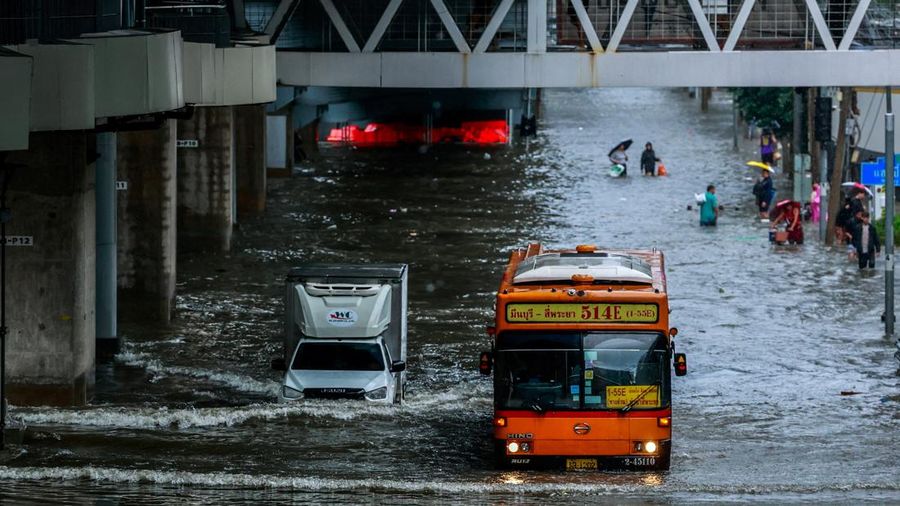 Vehicles move on a flooded street during heavy rain in Bangkok, Thailand, September 26, 2026. REUTERS/Patipat Janthong