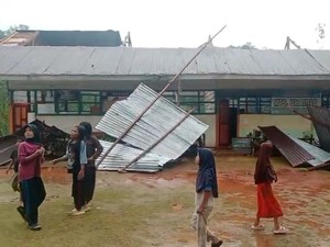 Sulbar Porak-poranda Diterjang Angin Kencang dalam 4 Hari