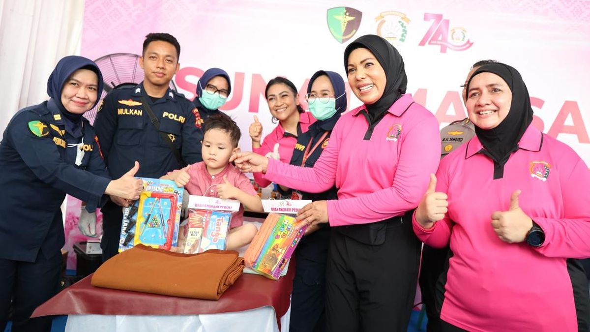 Bhayangkari Sumsel Bagi Paket Sembako &amp; Dekatkan Layanan Kesehatan Warga — NadiKabar.com