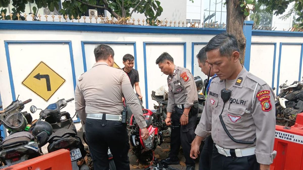 2 Sepeda Motor Tabrakan saat Putar Balik, Salah Satu Pemotor Masih Pelajar — NadiKabar.com