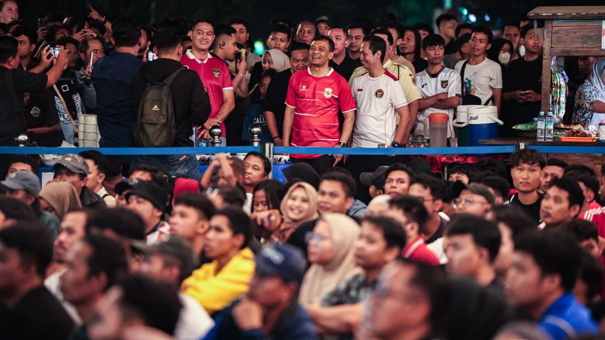 Momen Luthfi Nobar Timnas Bareng Ribuan Warga di Kantor Gubernur — NadiKabar.com