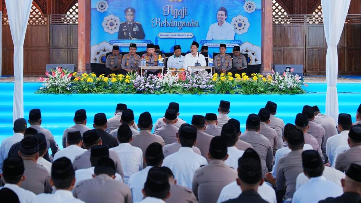42 Ribu Santri dan Jajaran Polri Ikuti Kajian Gus Baha, Gaungkan Kebangsaan — NadiKabar.com