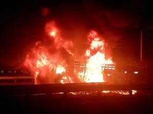 Truk Muatan Semen Terbakar di Tol Boyolali