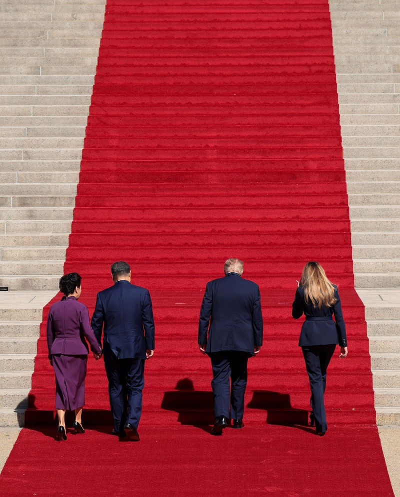 US President Donald Trump and Chinese President Xi Jinping shake hands alongside US first lady Melania Trump and Chinese President Xi Jinping's wife Peng Liyuan, after visiting the National Archives Museum in Washington, D.C., US, September 25, 2026. REUTERS/Kylie Cooper  REFILE - CORRECTING