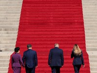 US President Donald Trump and first lady Melania Trump, Chinese President Xi Jinping and his wife Peng Liyuan arrive to tour the National Archives Museum in Washington, D.C., US, September 25, 2026. REUTERS/Kylie Cooper     TPX IMAGES OF THE DAY