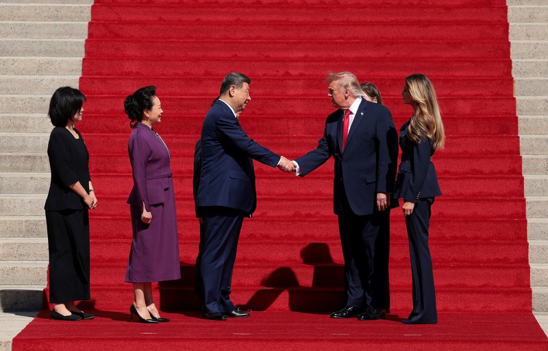 US President Donald Trump and Chinese President Xi Jinping shake hands alongside US first lady Melania Trump and Chinese President Xi Jinping's wife Peng Liyuan, after visiting the National Archives Museum in Washington, D.C., US, September 25, 2026. REUTERS/Kylie Cooper  REFILE - CORRECTING