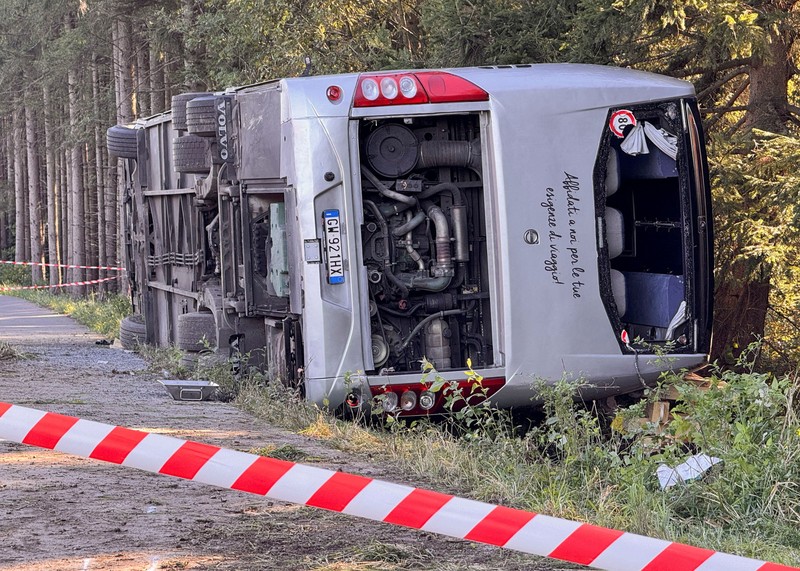 An overturned tour bus lies on the motorway A96 after a crash, killing two people and injuring several others, near Landsberg am Lech, Germany, September 27, 2026. REUTERS/Christine Uyanik     TPX IMAGES OF THE DAY