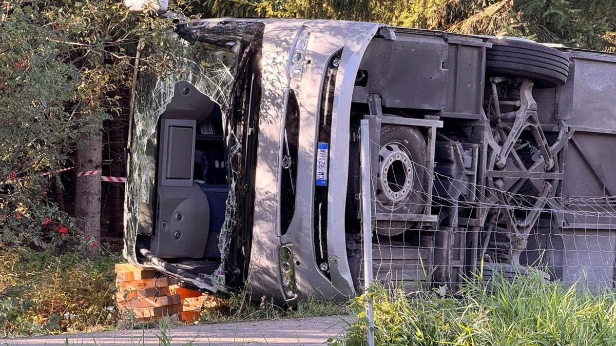 Kecelakaan Maut Bus Keluar Jalur hingga Terguling, Makan Korban Jiwa