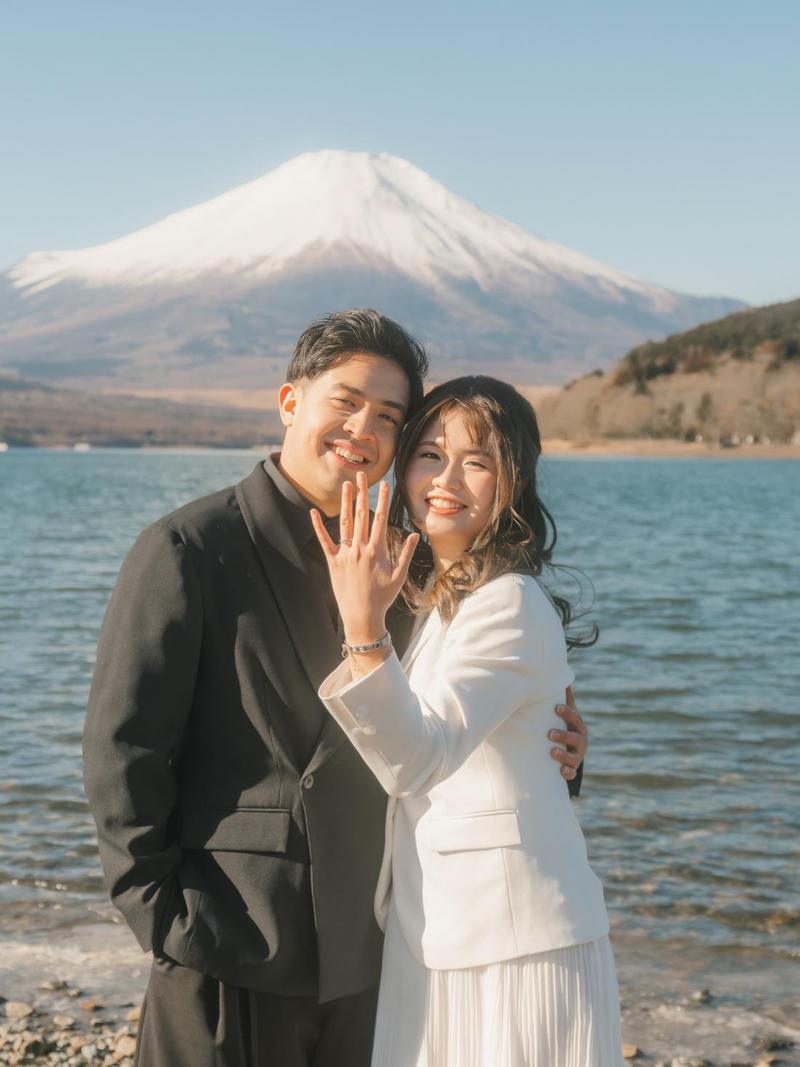 Foto: Momen Romantis Jerome Polin Lamar Kekasih, Disaksikan Gunung Fuji