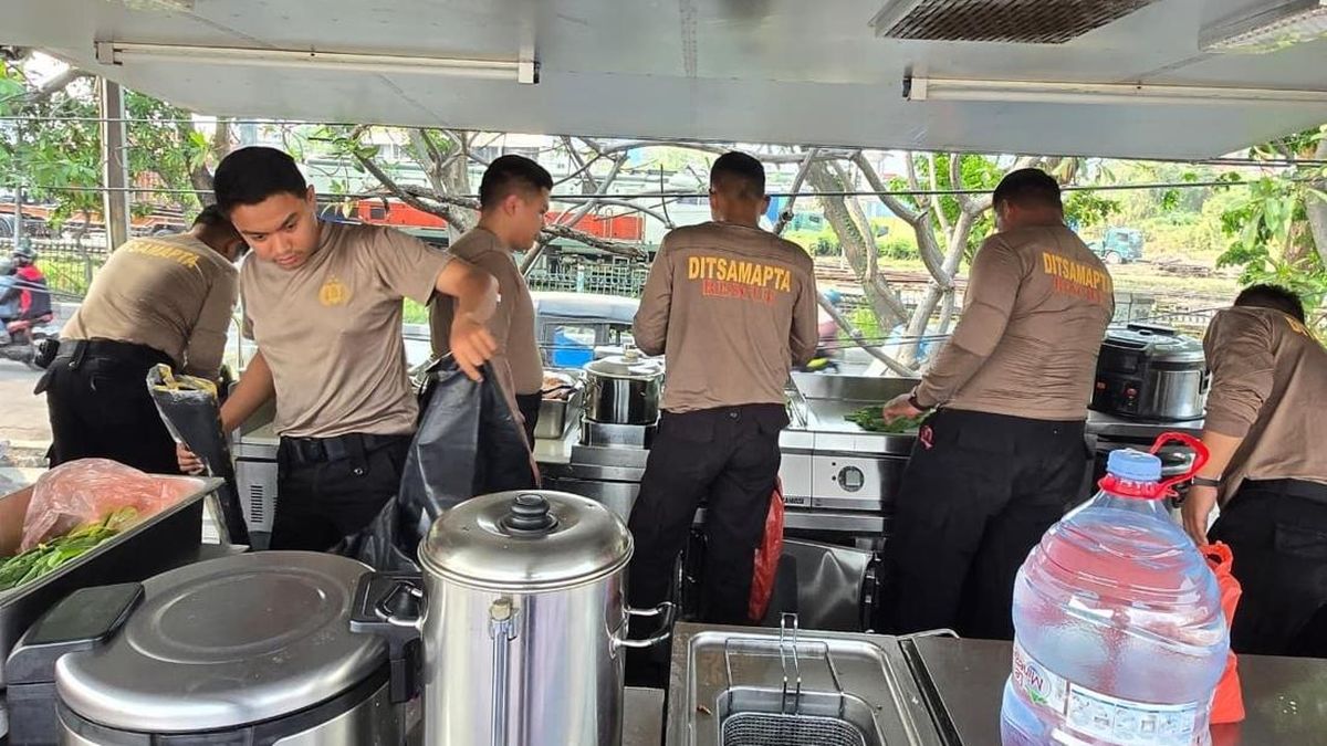 Polda Metro Buka Dapur untuk Korban Kebakaran di Pademangan Jakut — NadiKabar.com