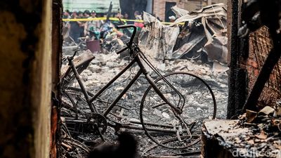 Kebakaran Lahap 20 Rumah di Kampung Muka