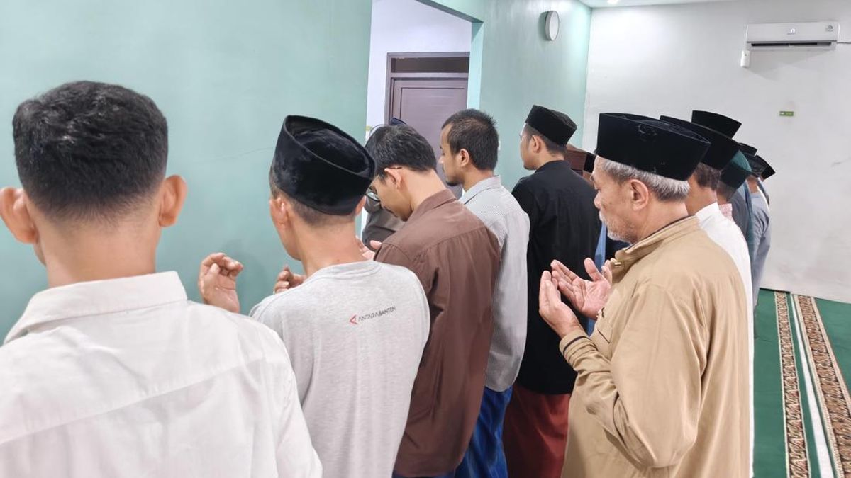 Rombongan Jurnalis Hilang 20 Hari di Anak Krakatau, Keluarga Gelar Salat Gaib — NadiKabar.com