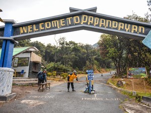 Blue Fire Hilang, Jalur Pendakian Gunung Papandayan Kembali Dibuka