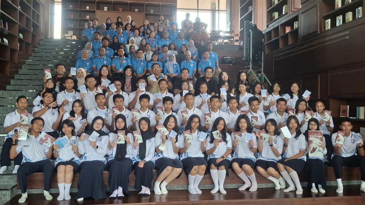 Jelang Bulan Bahasa, SMA KTB Luncurkan Buku Puisi dan Kolom Karya Siswa — NadiKabar.com