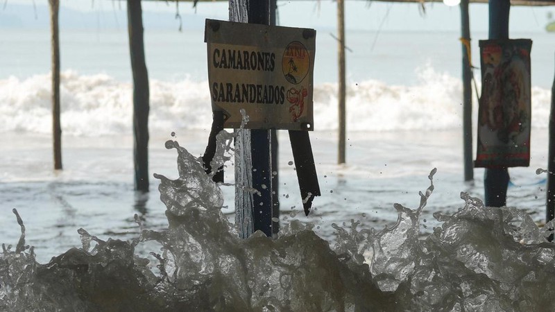 High tides caused by Hurricane Polo floods a beachfront restaurant in San Blas, Nayarit, Mexico, September 26, 2026. REUTERS/Christian Ruano